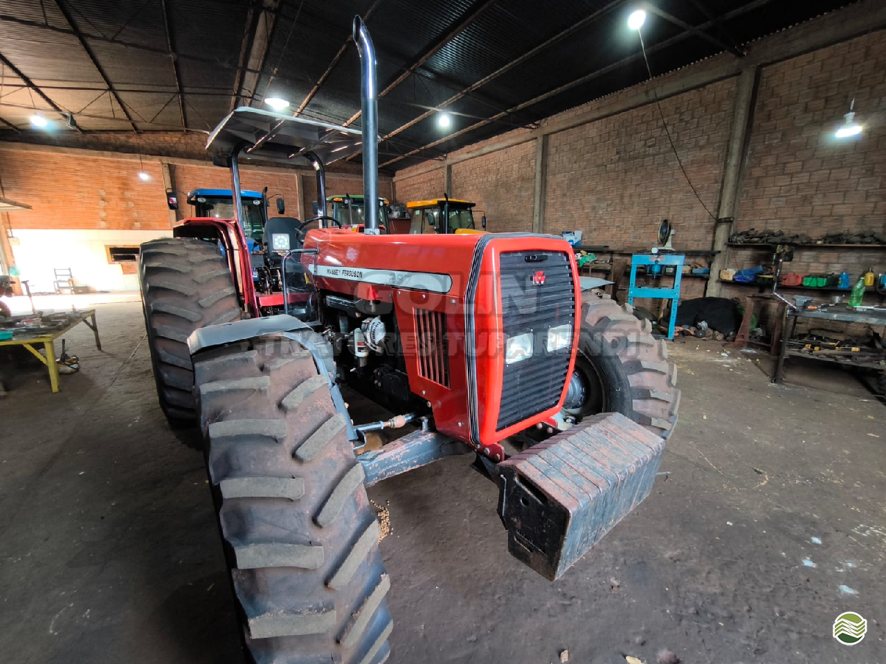 TRATOR MASSEY FERGUSON MF 297 Tração 4x4 Golin Tratores TUPARENDI RIO GRANDE DO SUL RS
